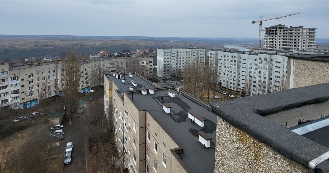 Такий вигляд має оновлена покрівля п'ятиповерхового крила будинку на Шевченка, 12.