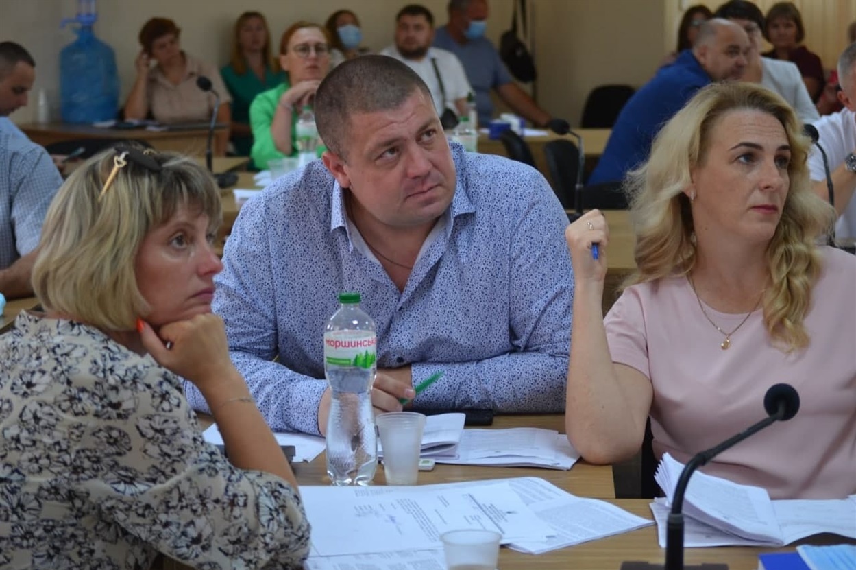 Члени фракції "Пропозиція" під час пленарного засідання міськради 